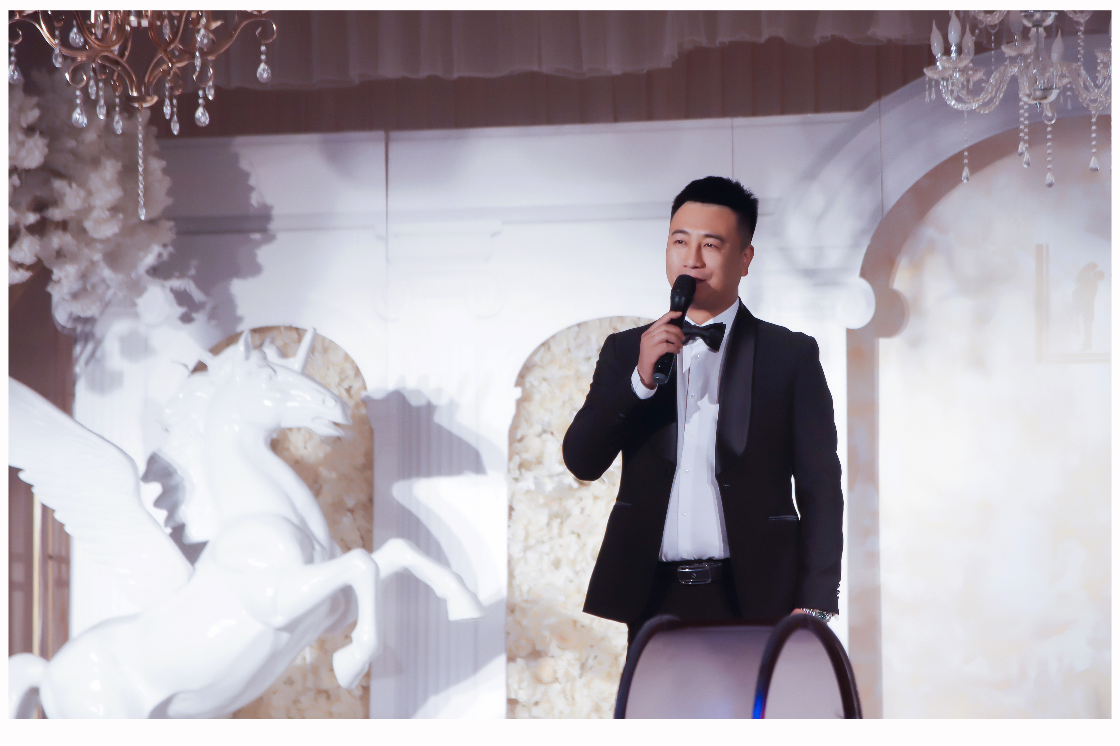  p>王铎,男,1987年4月出生于吉林省,著名主持人,全国首席综艺婚礼主持