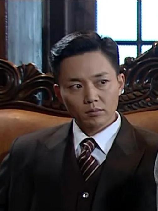 大染坊》中的男性角色,由演员<a target="