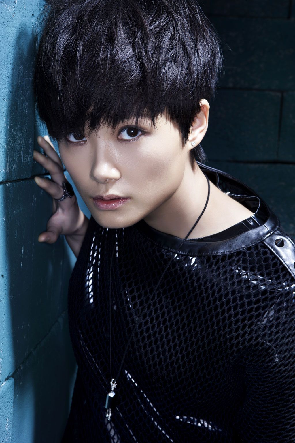  p>李宇春(chris lee),1984年3月10日出生于成都,中国流行女歌手,演员