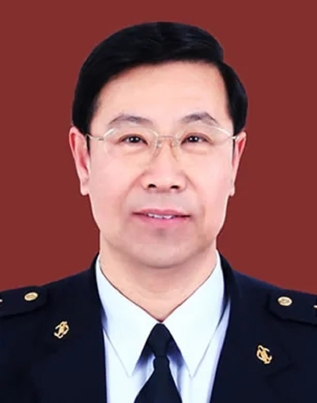 汉族,辽宁阜新人,现任锦州出入境检验检疫局局长,党组书记