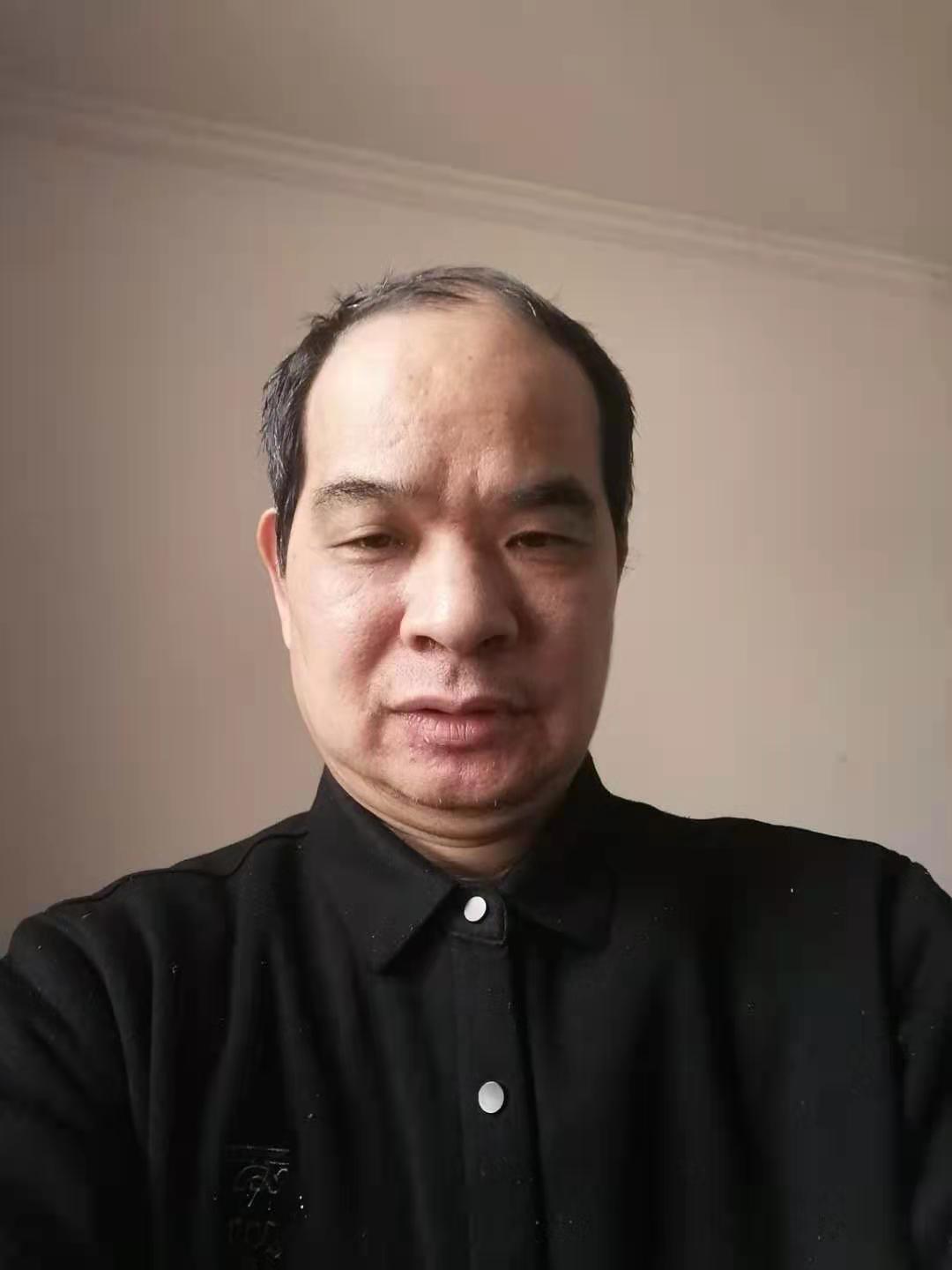  p data-id="2hhyx8smkvb">陈振松,男,中国籍