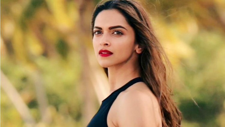  p>迪皮卡·帕度柯妮 i>(deepika padukone) /i>,1986年1月5日出生于