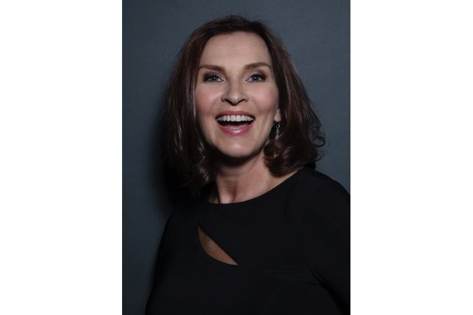  p data-id="gn8cd45x7i">sari havas是一名演员,代表作品有《暗夜