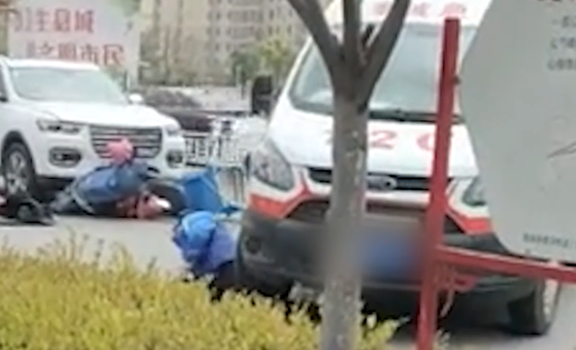  p>2021年4月12日11时55分,安徽省蒙城县城区红星美凯龙附近发生一起