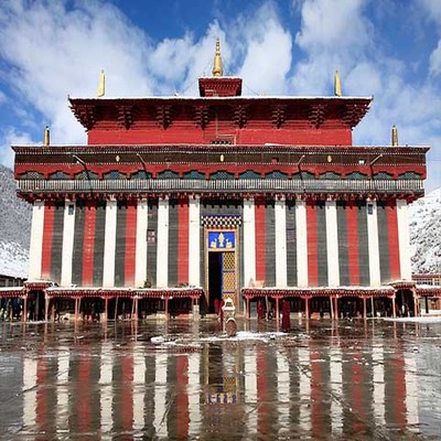 杰玛大殿,即类乌齐寺大殿,又称类乌齐寺,格培拉康,位于西藏自治区昌都