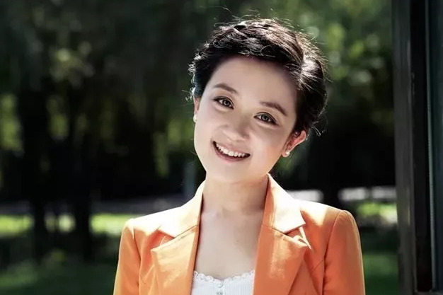  p>金昀瑾,主持人,毕业于 a target="_blank" href="/item/中国传媒