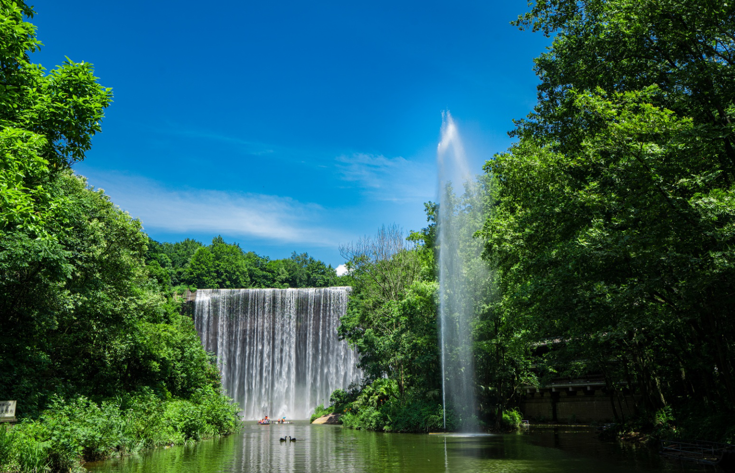  p>重庆万州大瀑布群旅游区地处长江之滨,位于 a target="_blank"