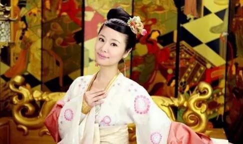 白莲花是什么意思 原来这些女性都有这个属性 百科ta说