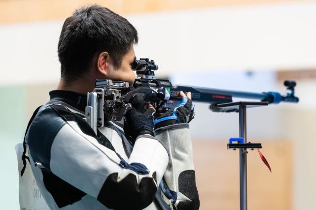  p>杨皓然,1996年2月22日出生于河北 a target="_blank" href="/item