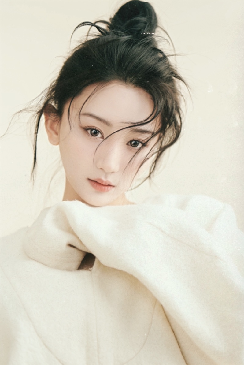 孙佳,演员,代表作品《阵地》.