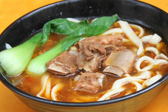家常红烧排骨面