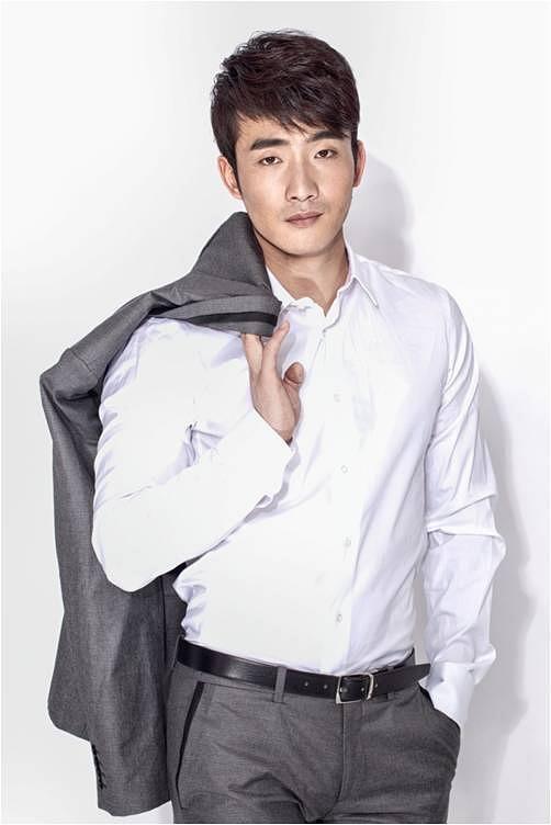 ="gnszyr33qg">魏炳桦,1982年10月3日出生于陕西咸阳,中国内地男演员