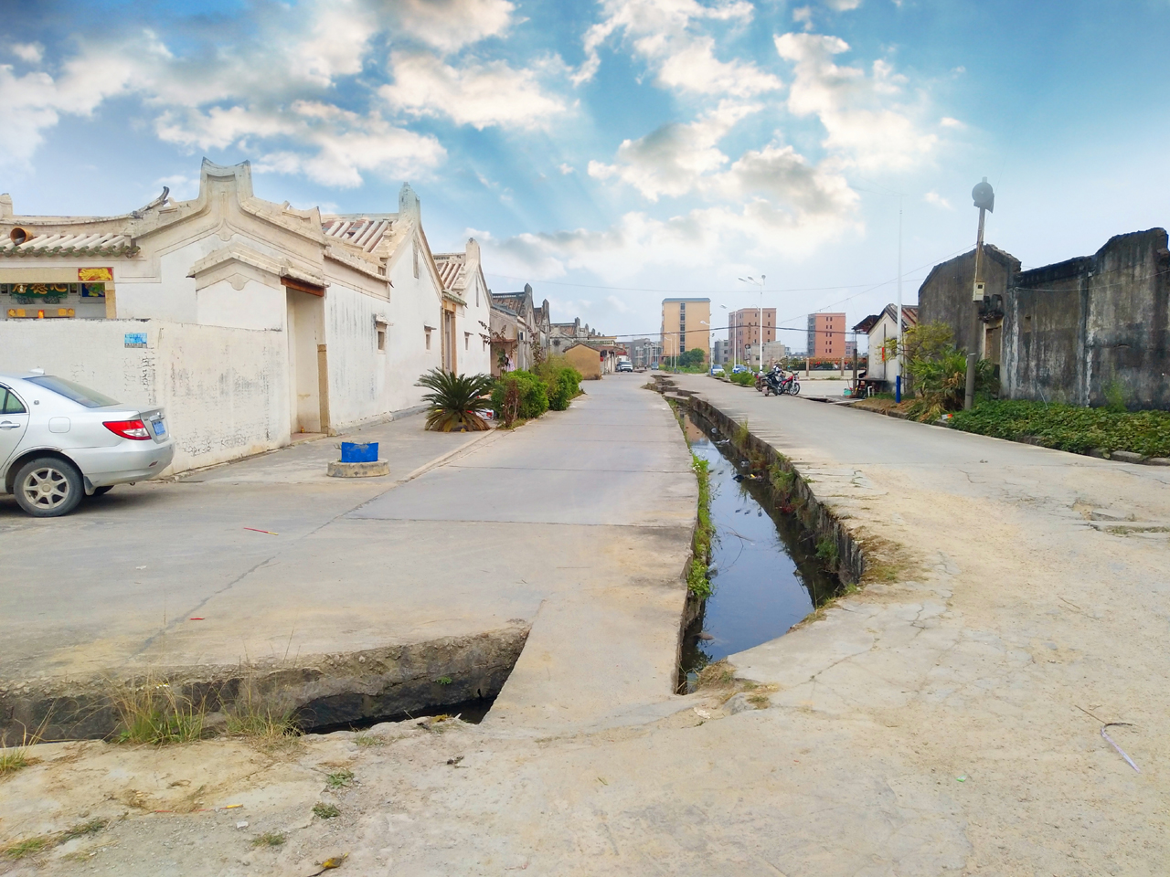  p>新南湖,隶属广东省普宁市下架山镇辖下行政村,位于在市区流沙东南