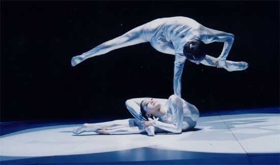  p>柔术软功又称软骨功或缩骨功,通俗称呼柔术.