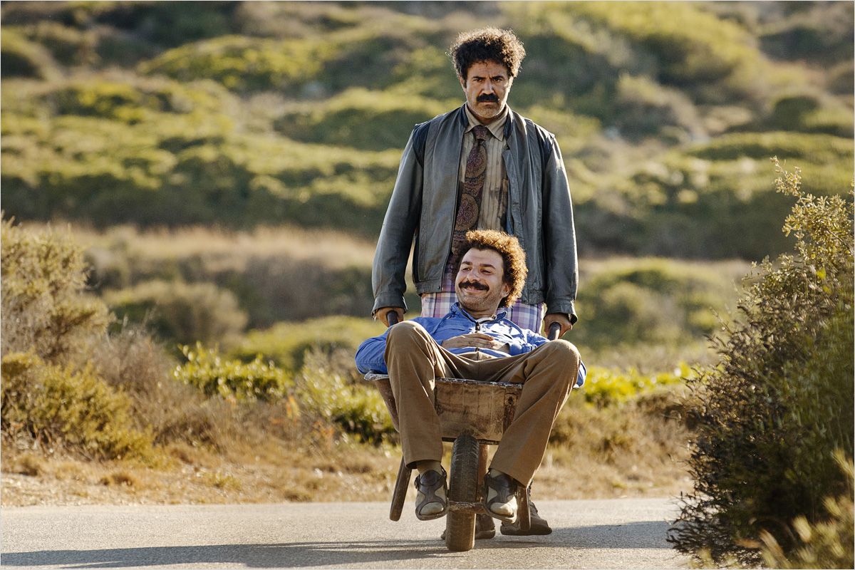 万岁》是由迈克尔·扬执导,何塞·加西亚,米歇尔·杨恩主演的喜剧电影