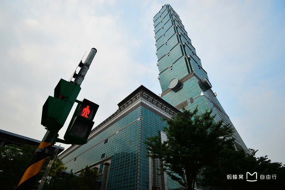 financial center),又名101大厦,台北101摩天大楼,台北金融大楼,位于