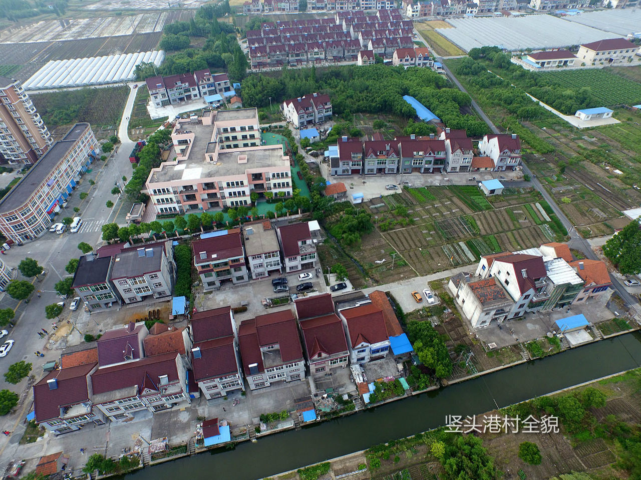  p>竖头港村,位于中国上海市金山区朱泾镇北部,曾编制为朱泾镇胜利村7