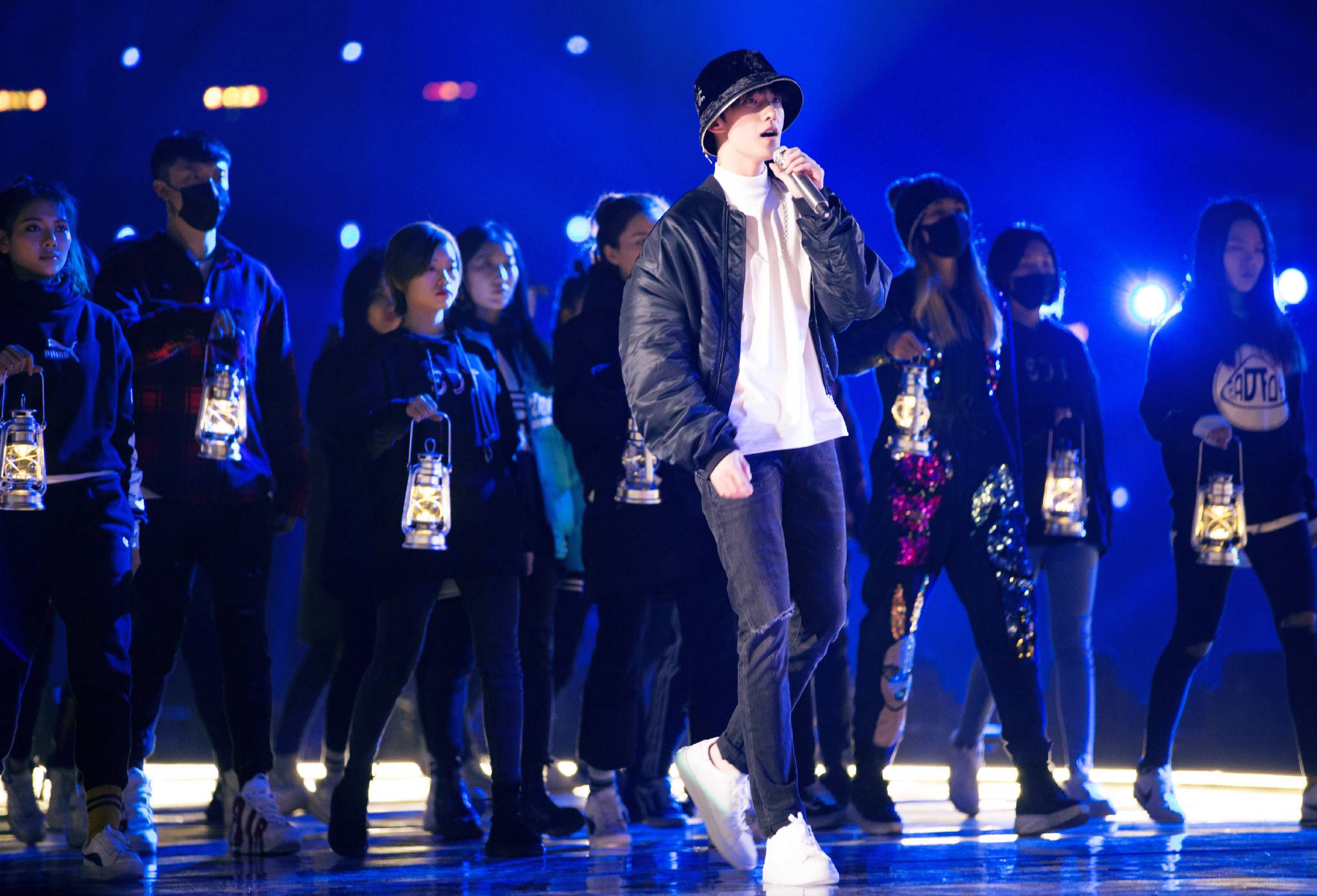  p>杨洋,1991年9月9日出生于上海,籍贯安徽合肥,毕业于中国人民解放军