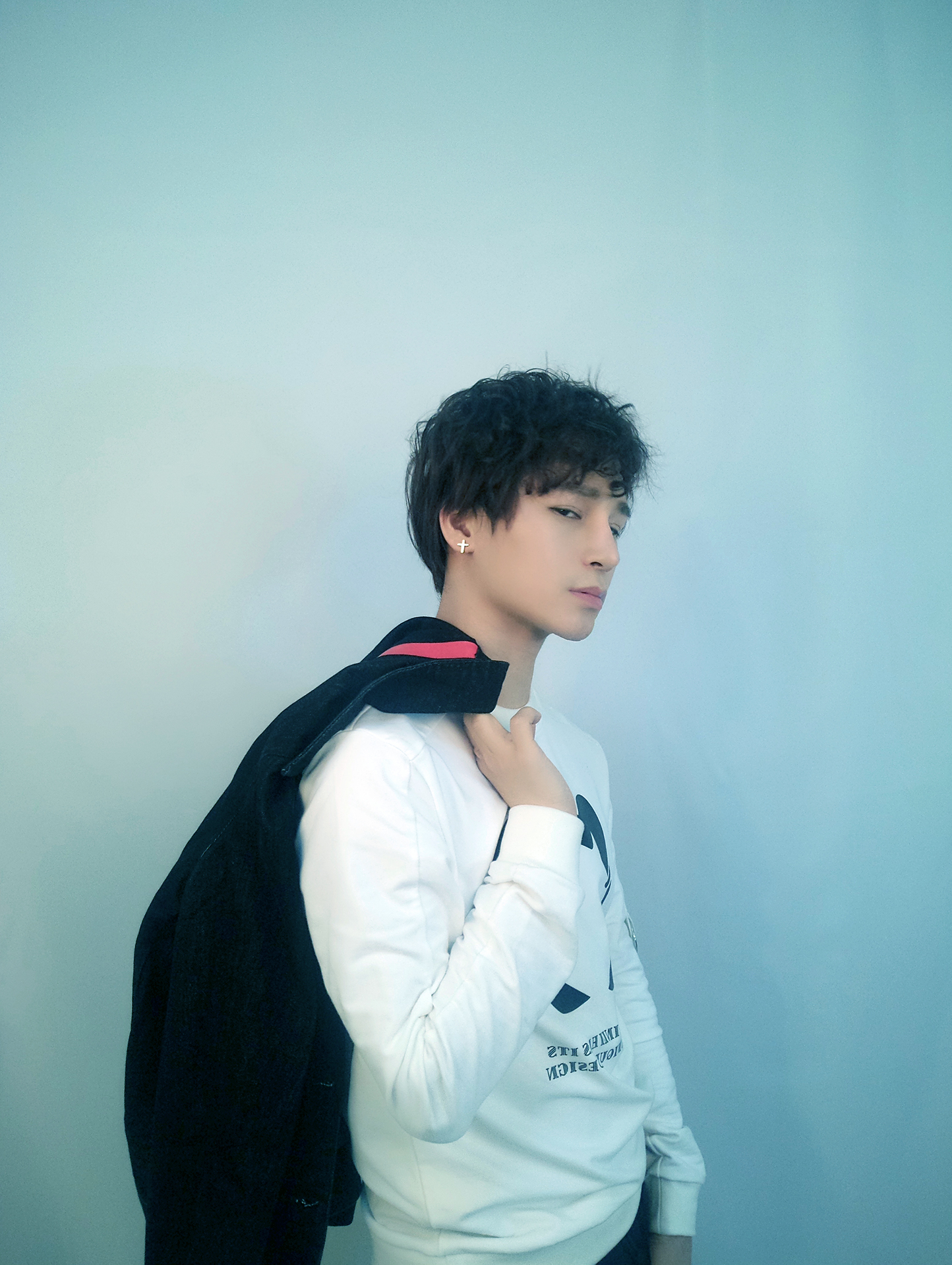 陈一天,1997年4月20日出生于山东,后移居广东,中国内地男演员,歌手