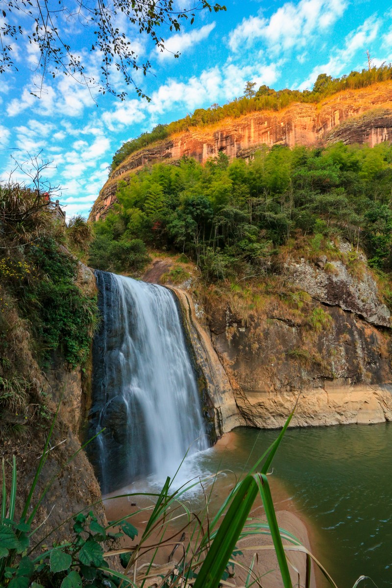  p data-id="gnx21rlg91">大金湖位于武夷山南端的泰宁县境内,国家