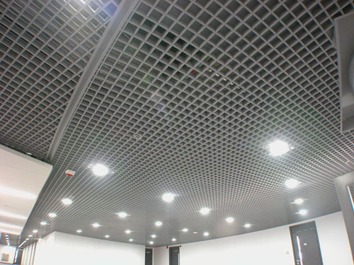  p>格栅吊顶灯具等可装在天花内,广泛应用于大型商场,餐厅,酒吧,候车