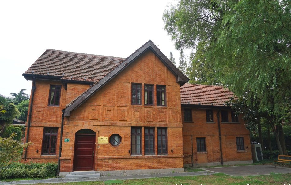 沪江大学