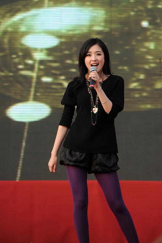  p>张含韵,1989年4月9日出生于四川省德阳市旌阳区,中国内地流行乐女