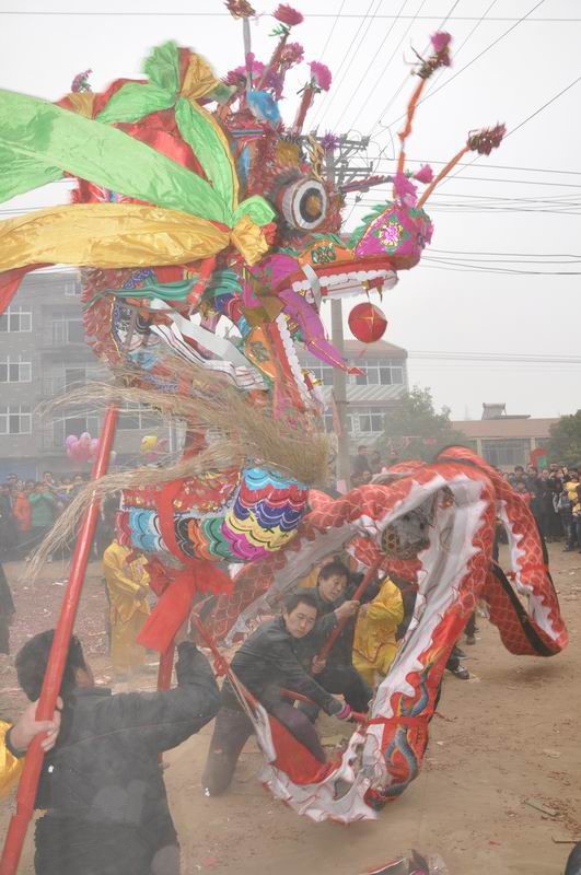  p>杨店龙灯,是一种湖北孝感地区龙舞文化.