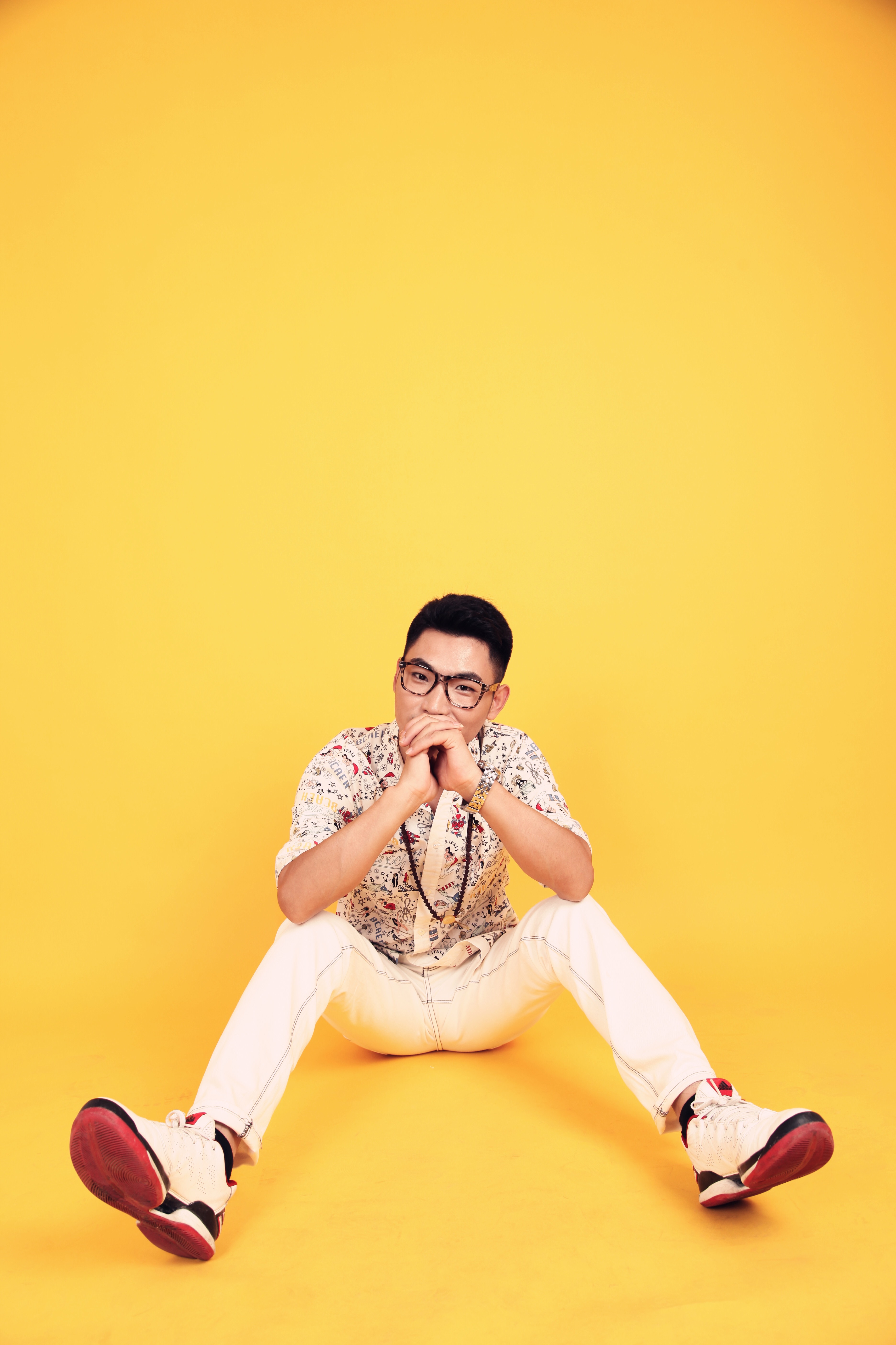  p>程浩然 i>(原名程德元) /i>,出生于黑龙江哈尔滨,主持人,歌手,词曲