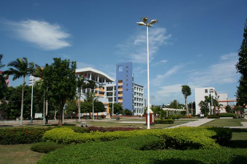  p>海南省文昌市华侨中学( i>hainan wenchang huaqiao middle school