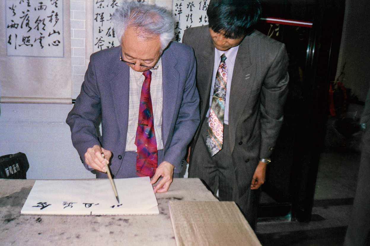 谢飞,1954年11月生,江苏 a target="_blank" href="/item/常州/171784