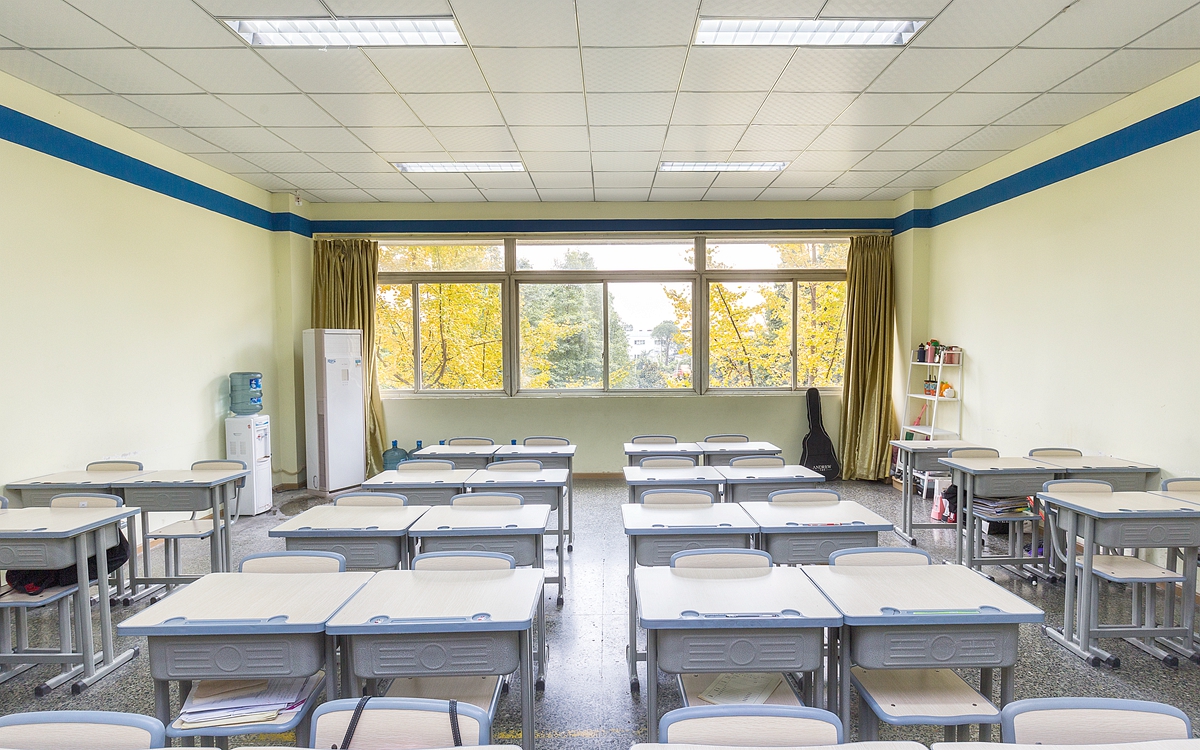 成都新亚艺术学校