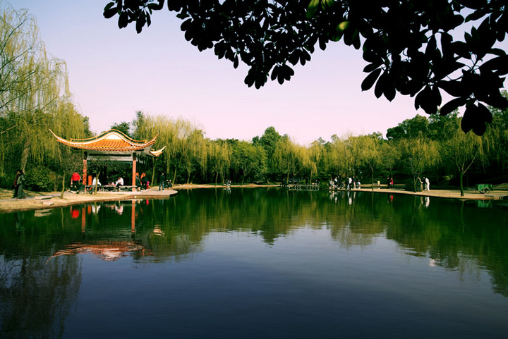 石峰公园位于湖南省 a target="_blank" href="/item/株洲市/2094111"