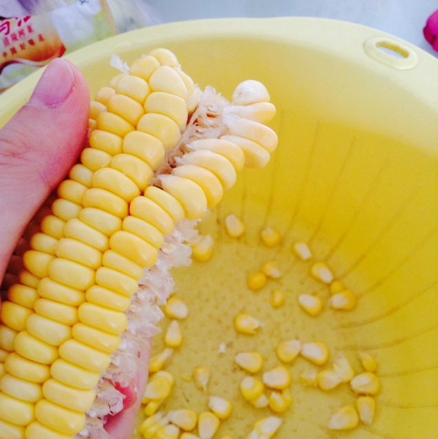 巧剥玉米粒