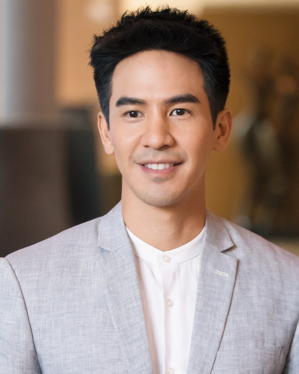 1982年12月27日出生于泰国曼谷,泰国男演员