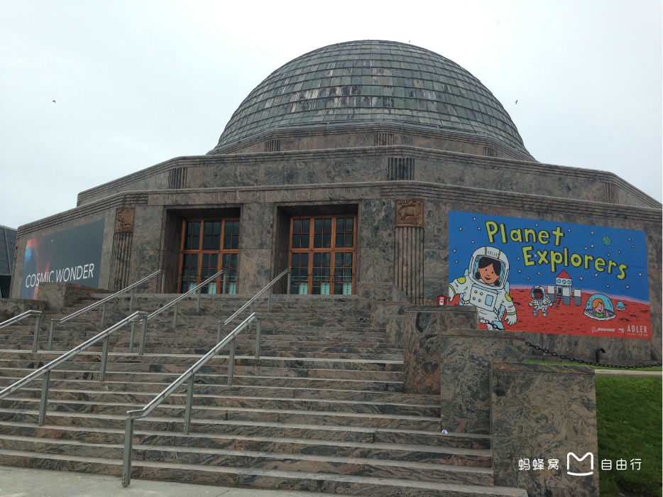  p>阿德勒天文馆(adler planetarium)于1930年在芝加哥成立,是西半球