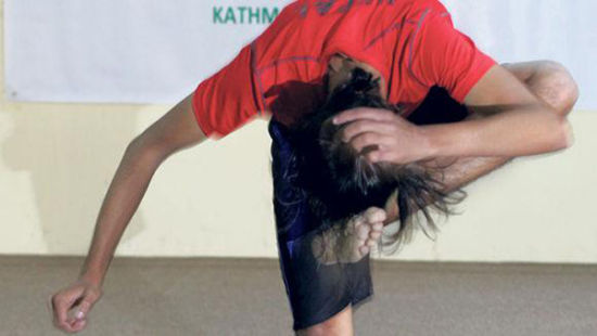  /p> p>他是吉尼斯世界纪录"一分钟内(自我)踢头次数最多"项目的保持