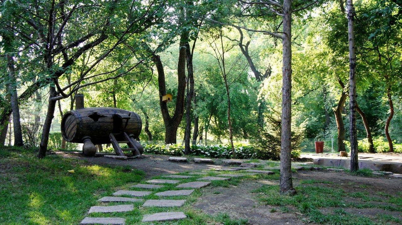  p>太阳岛风景名胜区位于哈尔滨市区松花江北岸,是哈尔滨市面积最大的