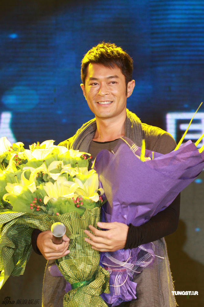 歌手, a target="_blank" href="/item/香港演艺人协会/10821259"