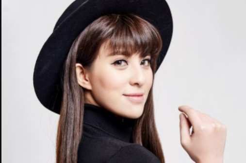  p>李邹珺(贝贝),1987年7月31日出生于湖北省武汉市,中国内地女歌手.