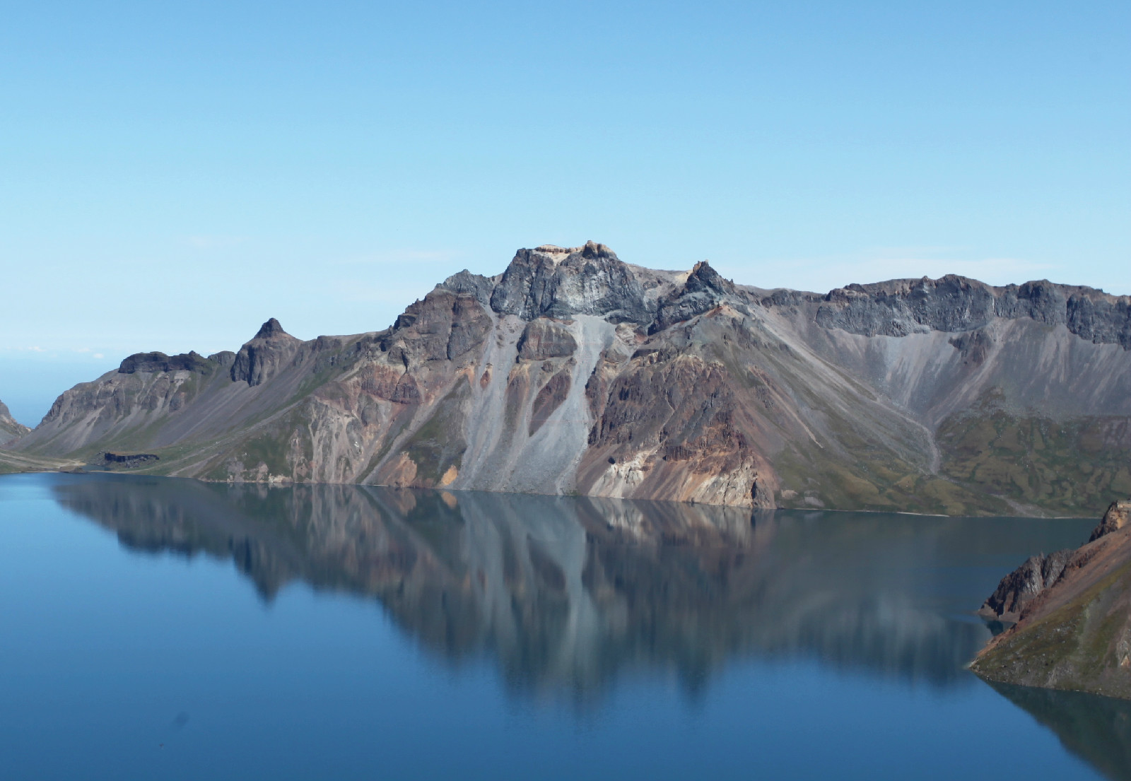 芝盘峰,天文峰,华盖峰,天豁峰,龙门峰,紫霞峰,铁壁峰,观日峰,玉柱峰