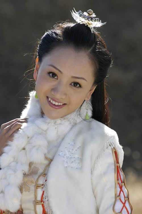  p>杨蓉,1981年6月3日出生于云南省保山市,毕业于 a target="_blank"