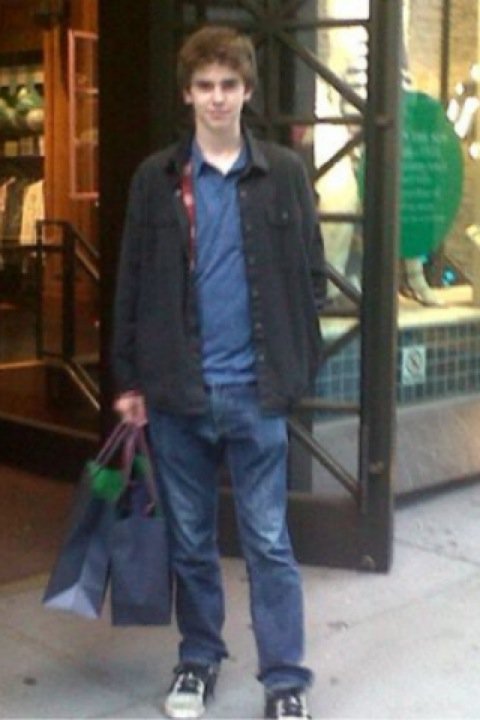  p>弗莱迪·海默(freddie highmore),1992年2月14日出生于英国伦敦