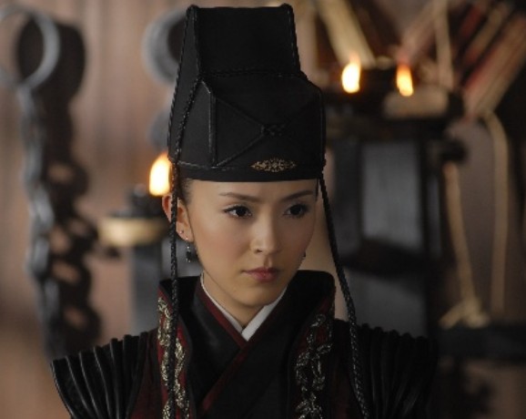  p data-id="gnyu2nokb8">铁飞花是一位乐观,自信的草根女子,具有断案