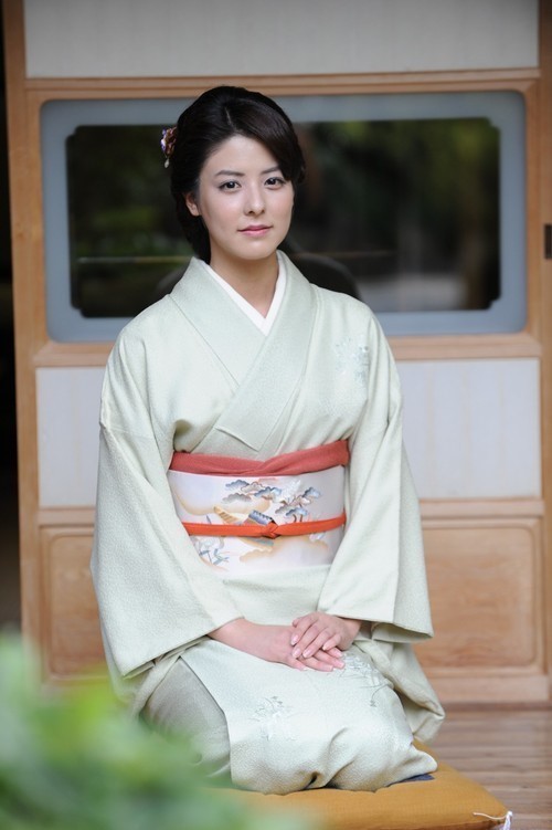  p>藤井美菜,1988年7月15日出生在美国加利福尼亚州圣迭戈市,日本女