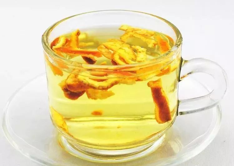  p data-id="gnwyg3ro42">菊花陈皮茶是一道以白菊花为主料,陈皮,绿茶