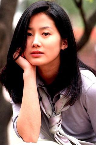  p>沈银河,1972年9月23日出生于韩国京畿道金浦市,韩国女演员.