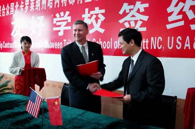  p>桂东县第一中学始建于1924年,是省重点中学.