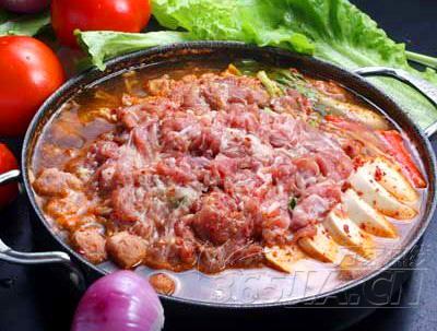  p>牛肉火锅是一道菜品,制作原料主要有 a href="#" data-lemmaid="
