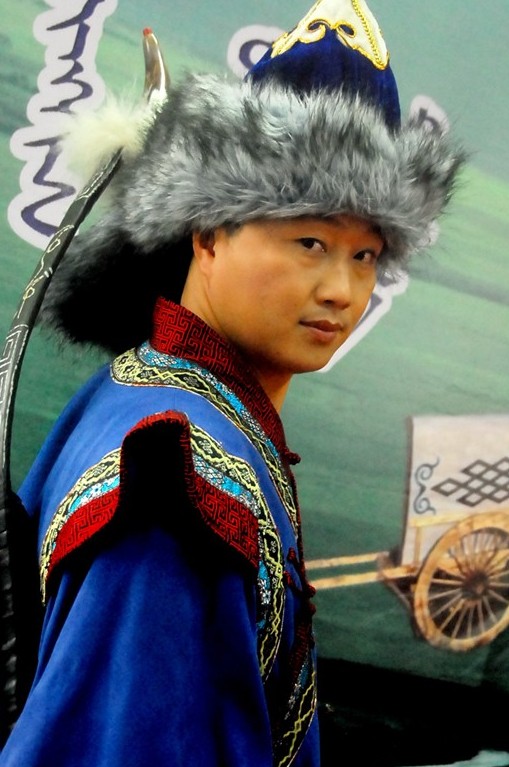  p>德龙(蒙语名字--布日古德),一位来自科尔沁草原的蒙古族青年歌手